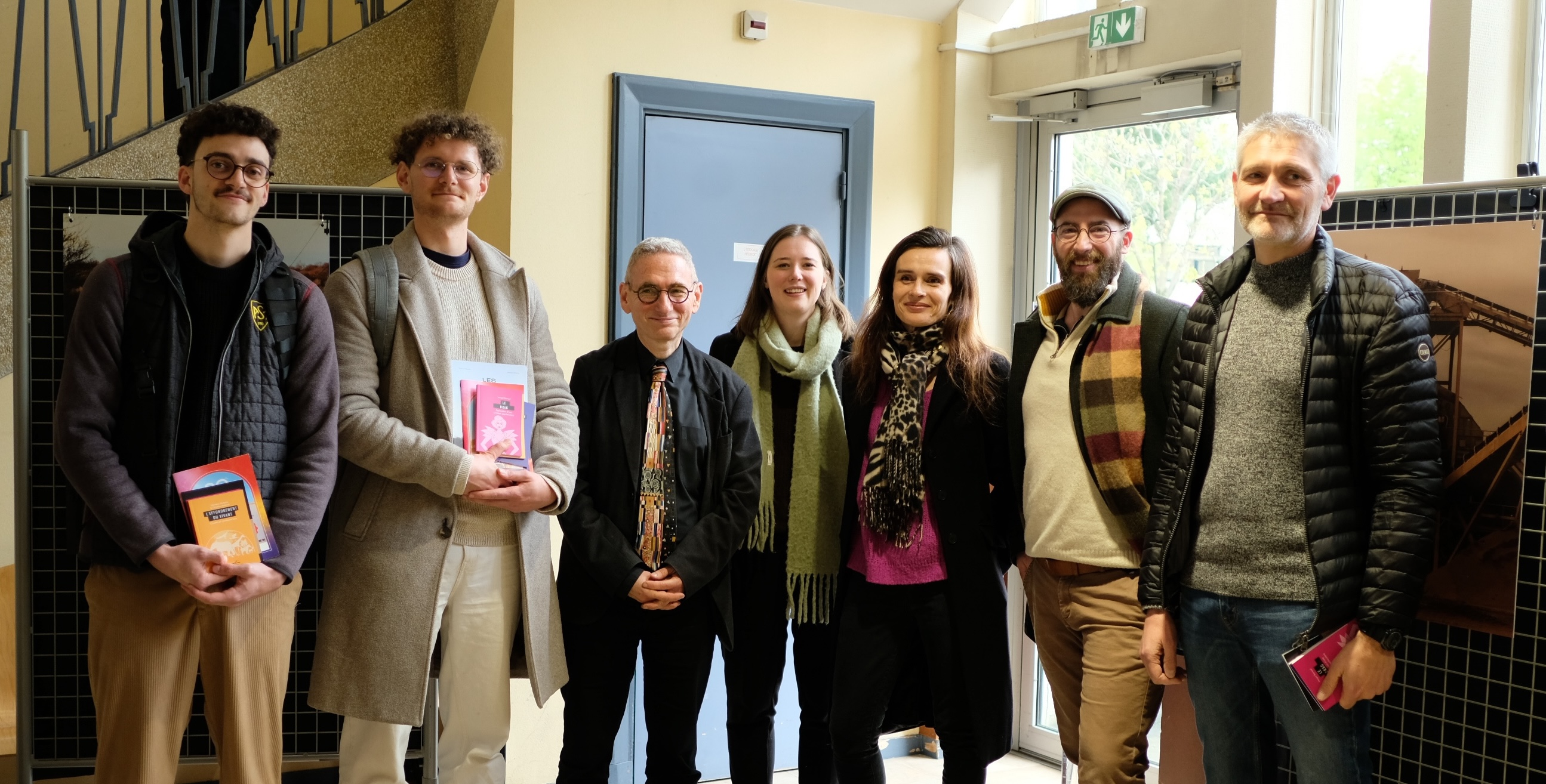 Clément Chassaing et Arthur Thuizat, deux lauréats du concours Regards sur l'Anthropocène aux côtés de Mathias Bernard, Marie Geib, Sophie Chiari, Henri Derus et Cédric Bouquet.